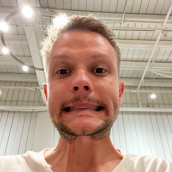 Meet your Posher, Carson - Picture 1 of 1